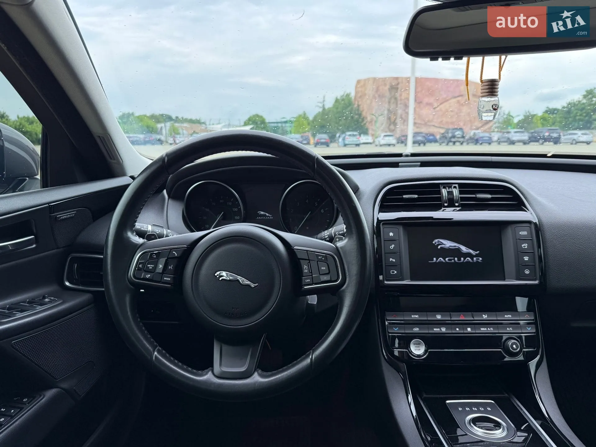 2016 Jaguar XE - мініатюра 13