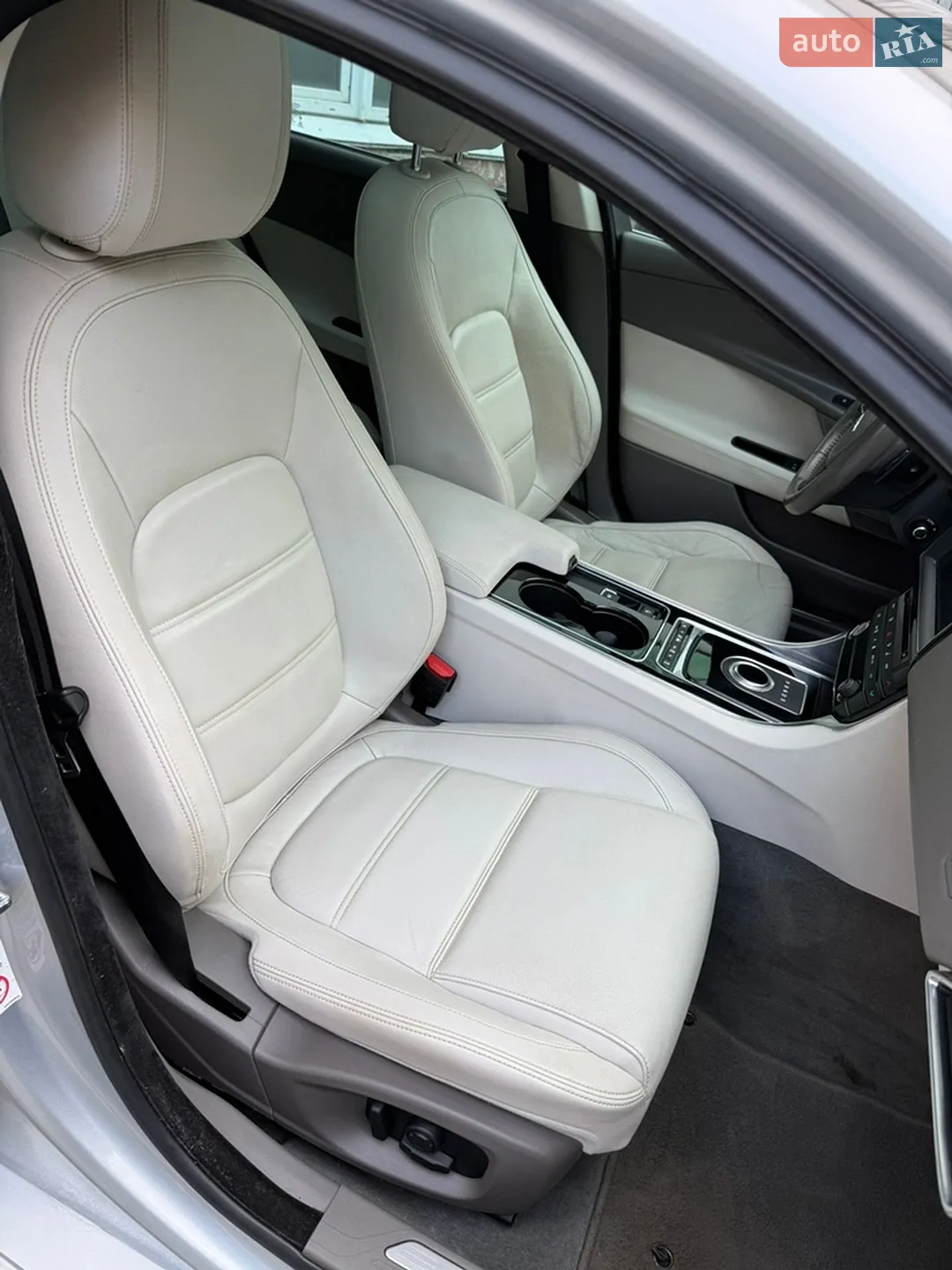 2016 Jaguar XE - мініатюра 21