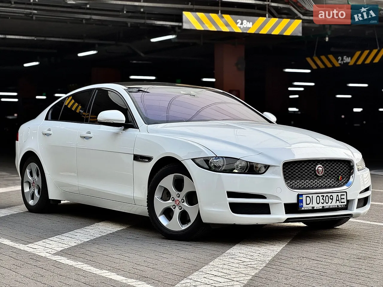 2017 Jaguar XE - мініатюра 13