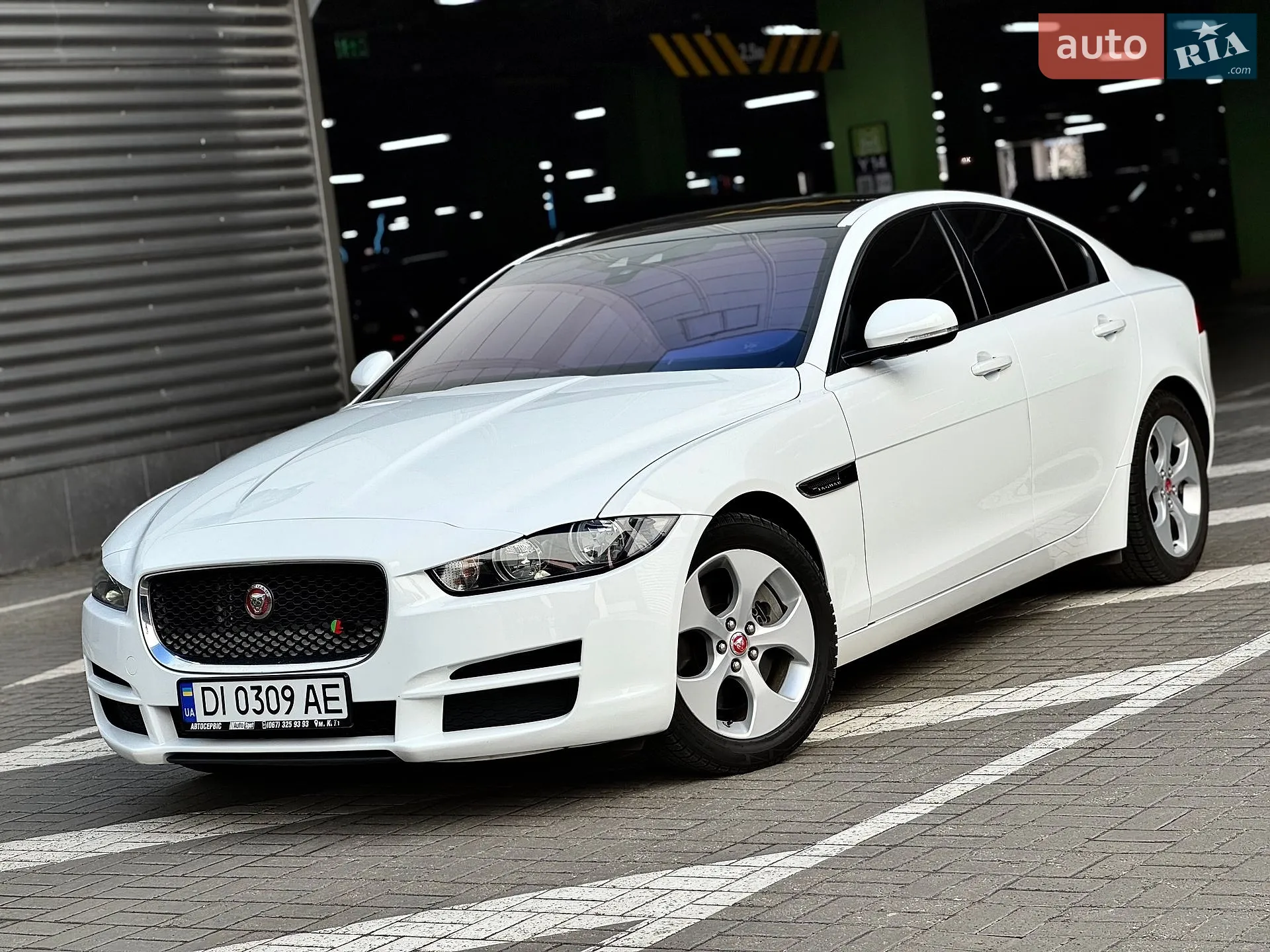 2016 Jaguar XE - мініатюра 24