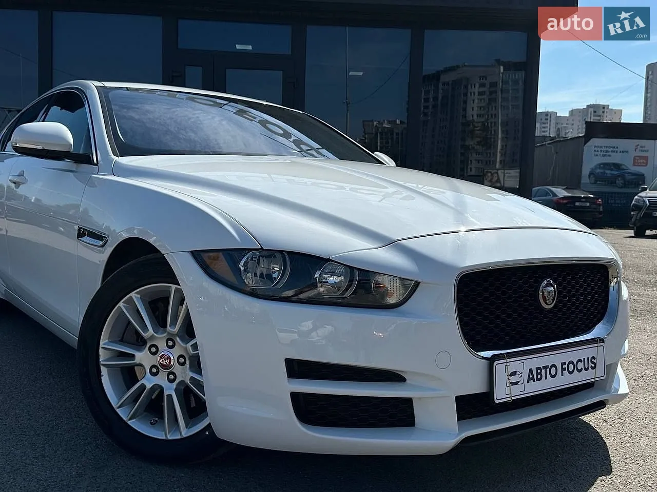 2018 Jaguar XE - мініатюра 2