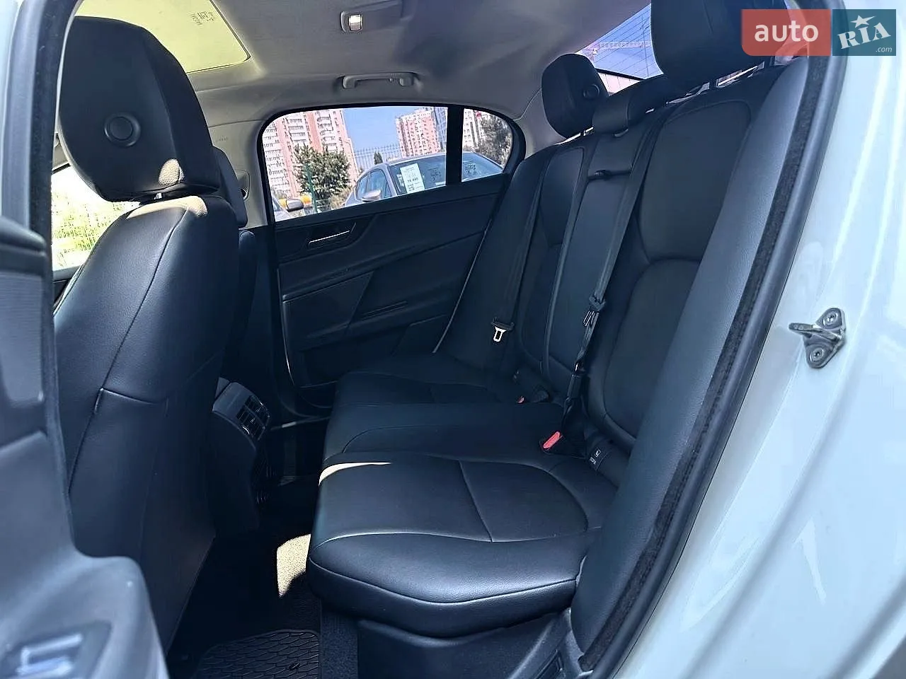 2018 Jaguar XE - мініатюра 10