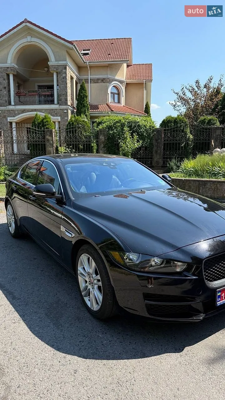 2019 Jaguar XE - мініатюра 2