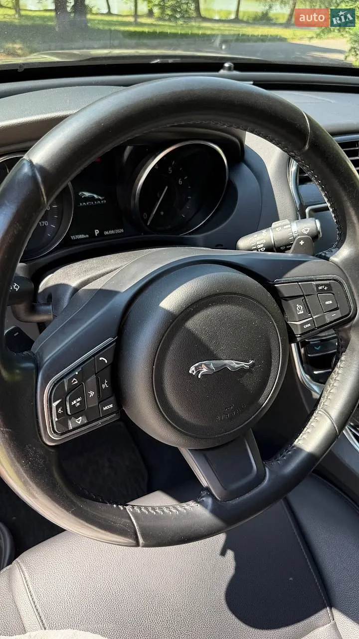 2019 Jaguar XE - мініатюра 16