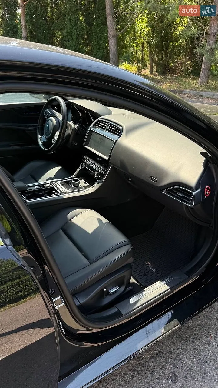 2019 Jaguar XE - мініатюра 18