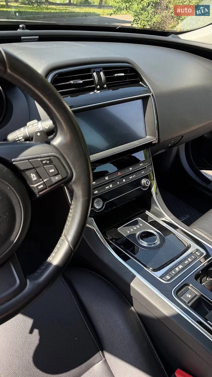 2019 Jaguar XE - мініатюра 19