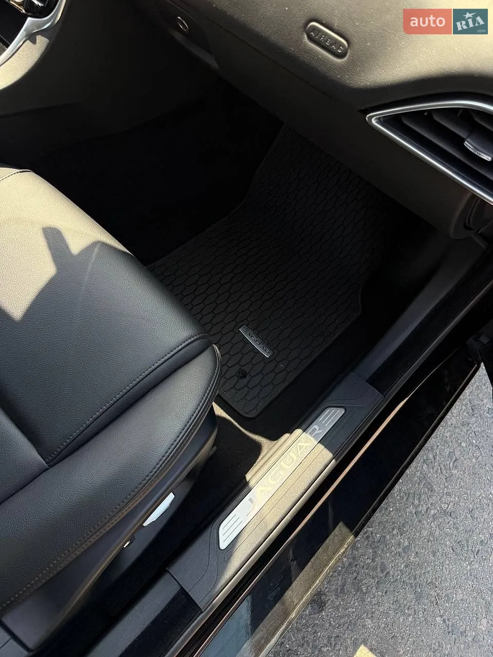 2019 Jaguar XE - мініатюра 23