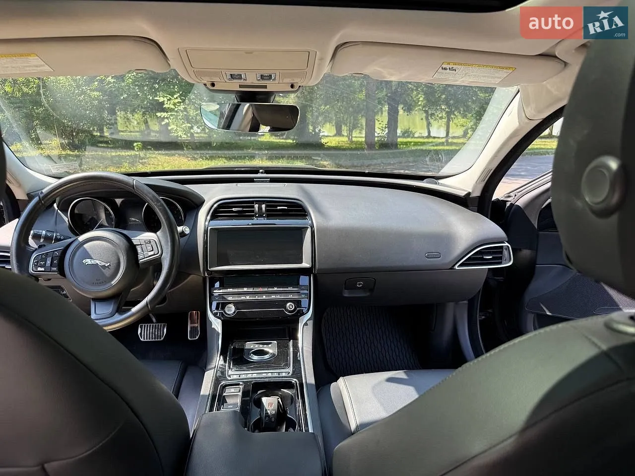 2019 Jaguar XE - мініатюра 24