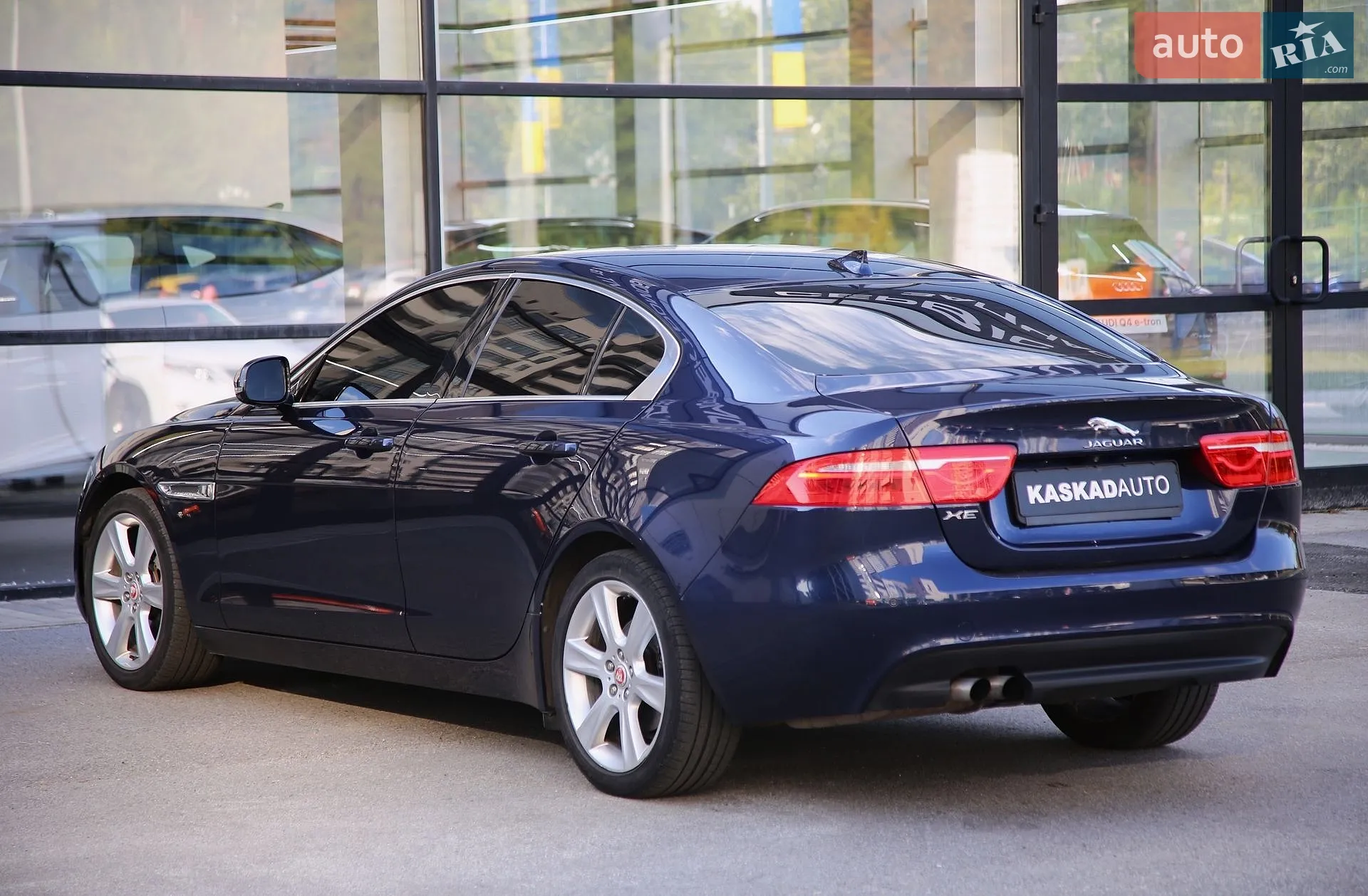 2015 Jaguar XE - мініатюра 4