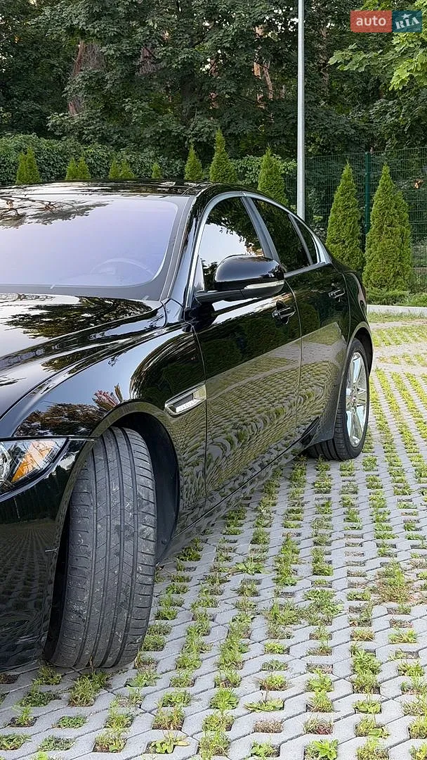 2017 Jaguar XE - мініатюра 3