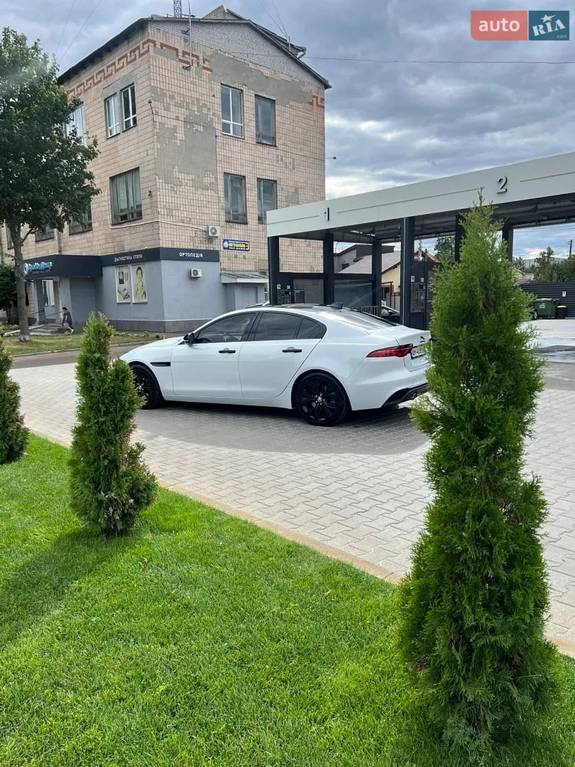 2019 Jaguar XE - мініатюра 4