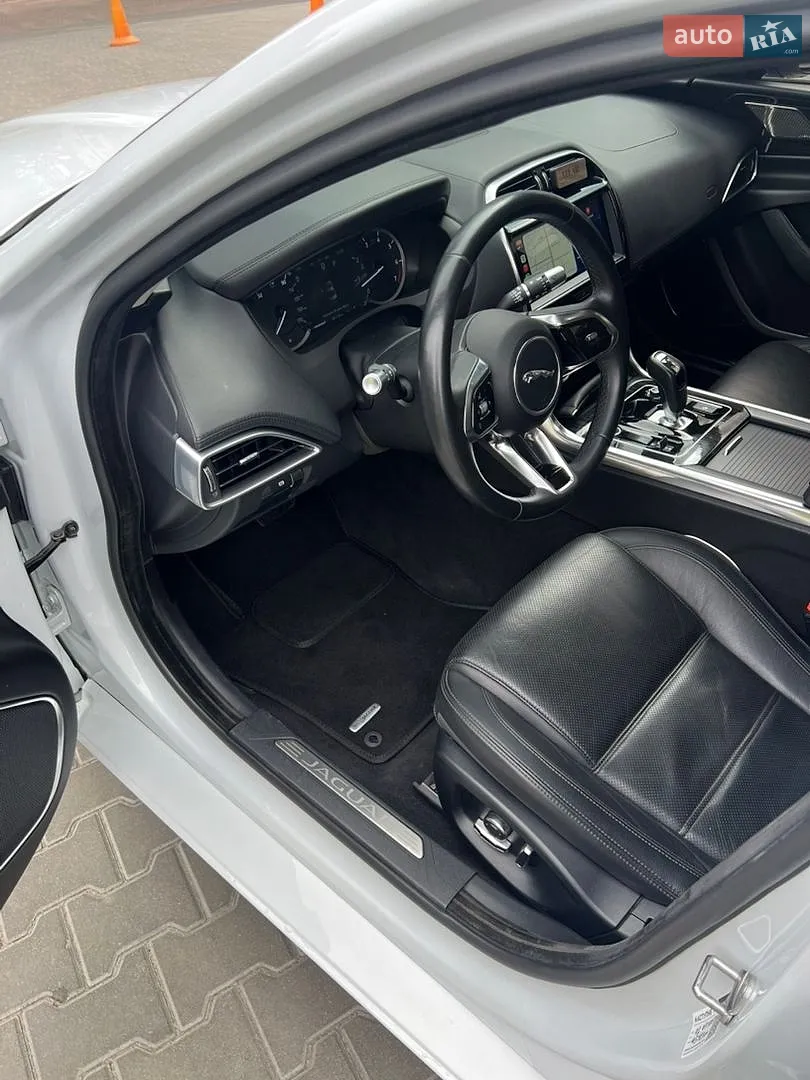 2019 Jaguar XE - мініатюра 24