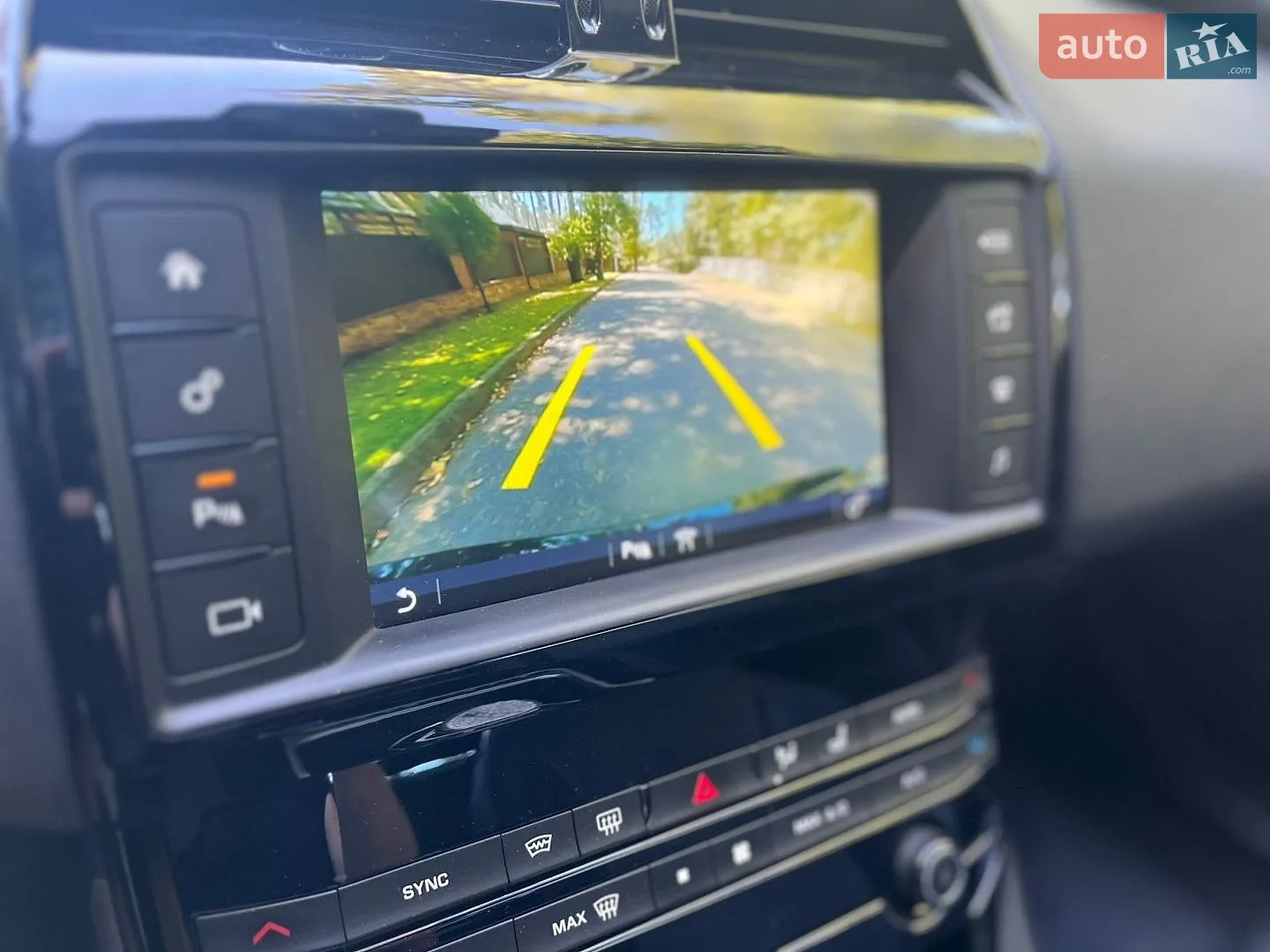 2016 Jaguar XE - мініатюра 29