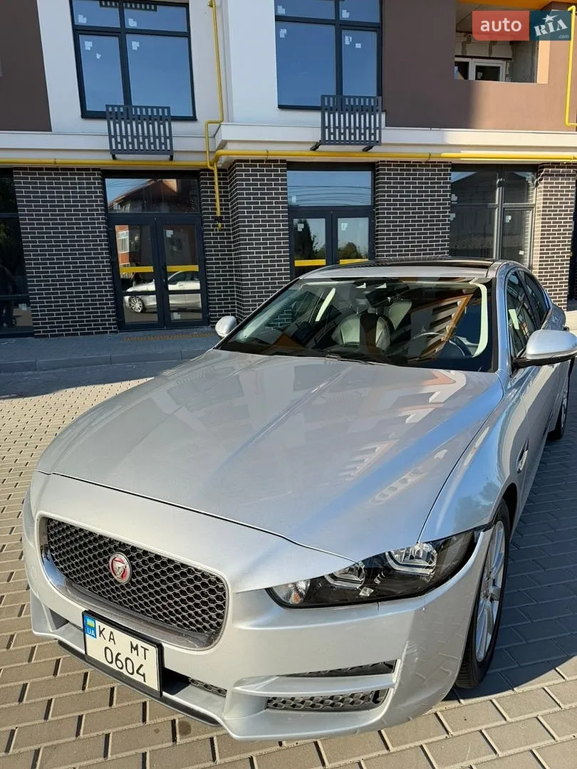 2018 Jaguar XE - мініатюра 2