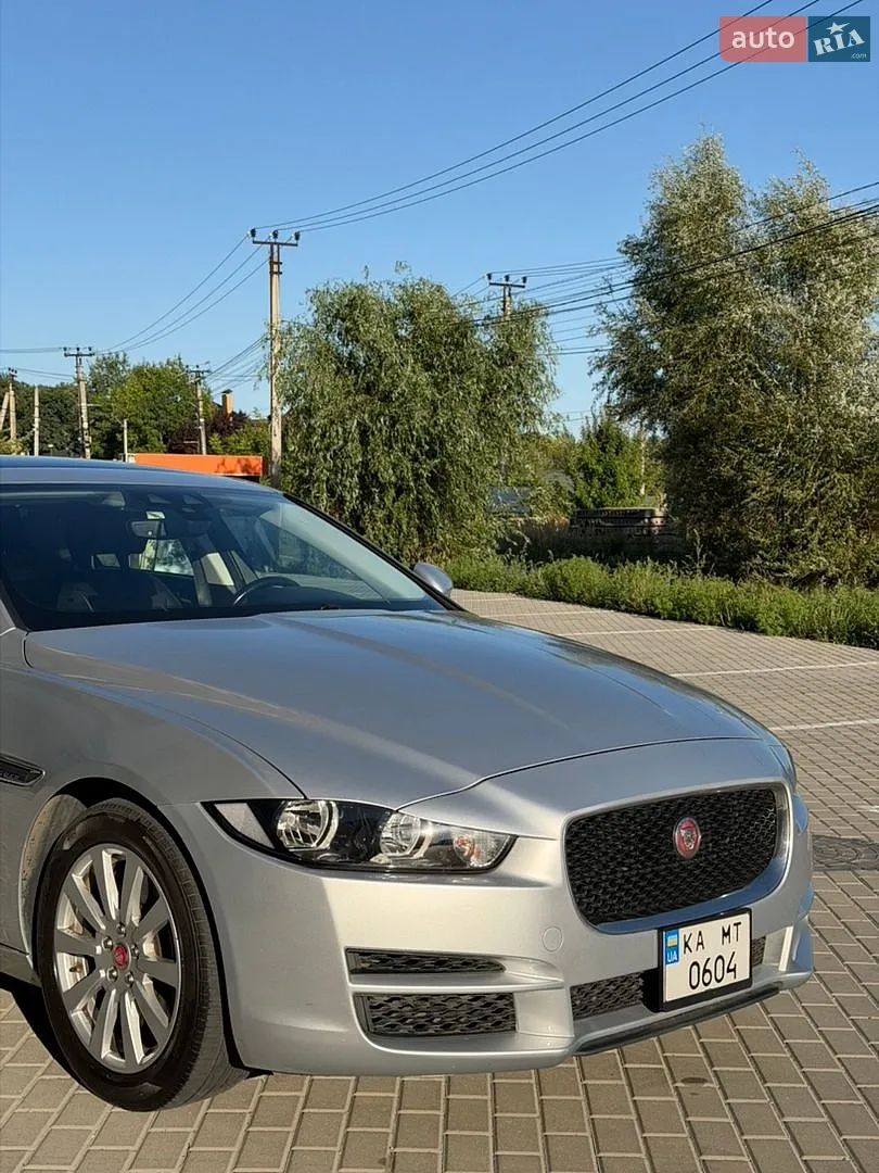 2018 Jaguar XE - мініатюра 3