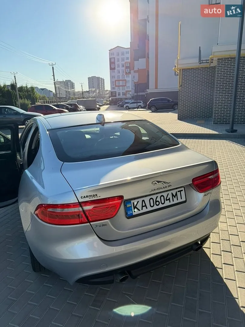 2018 Jaguar XE - мініатюра 4
