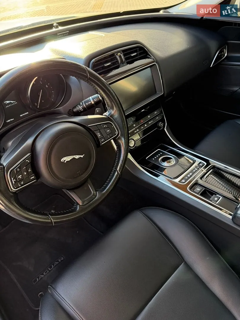 2018 Jaguar XE - мініатюра 5