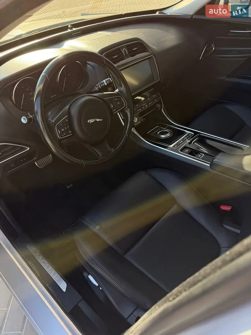 2018 Jaguar XE - мініатюра 6