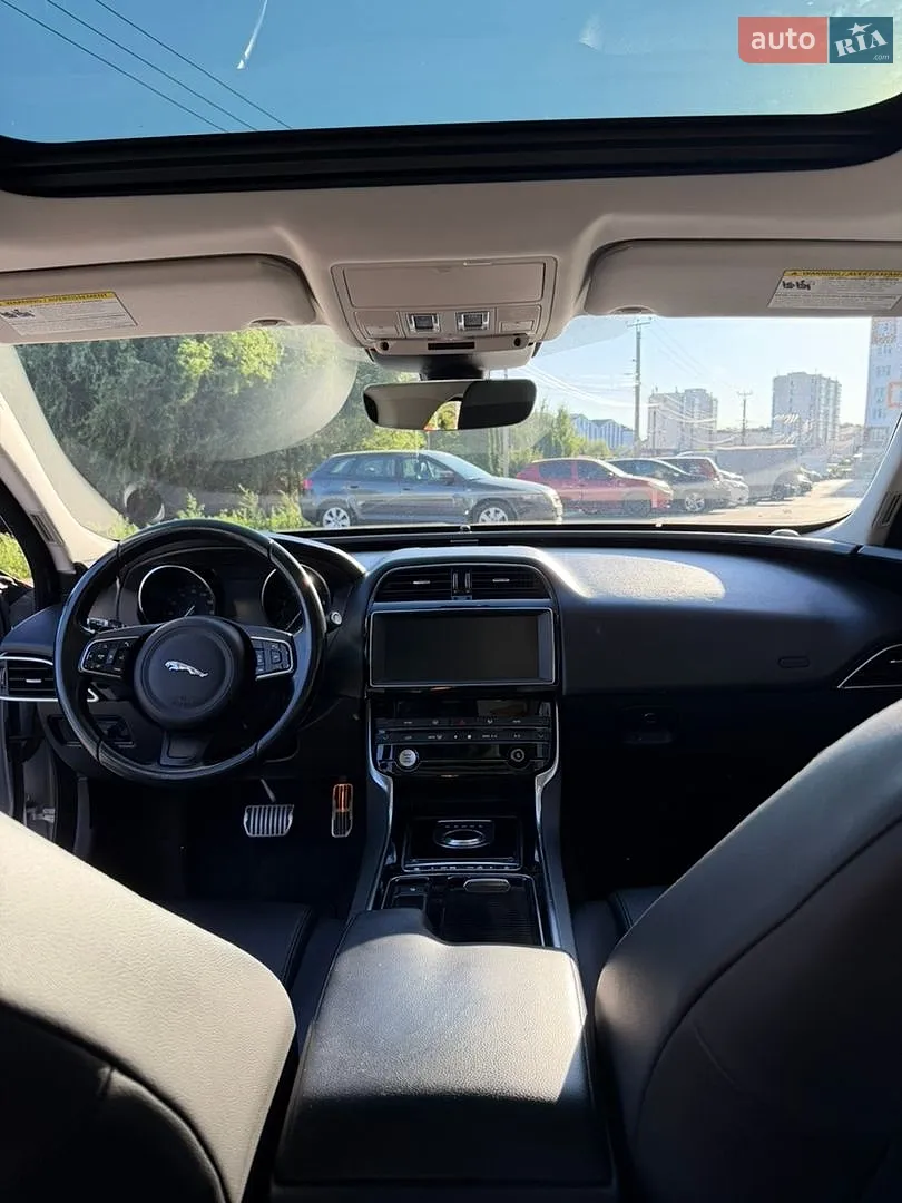 2018 Jaguar XE - мініатюра 8