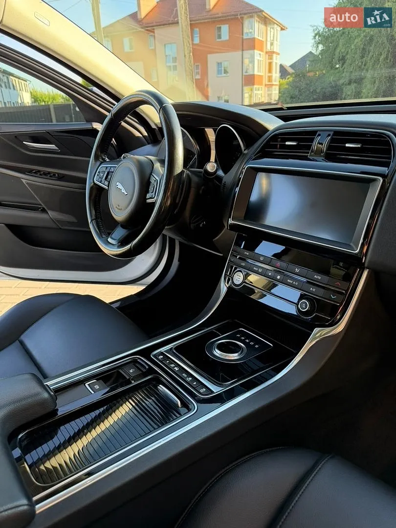 2018 Jaguar XE - мініатюра 9
