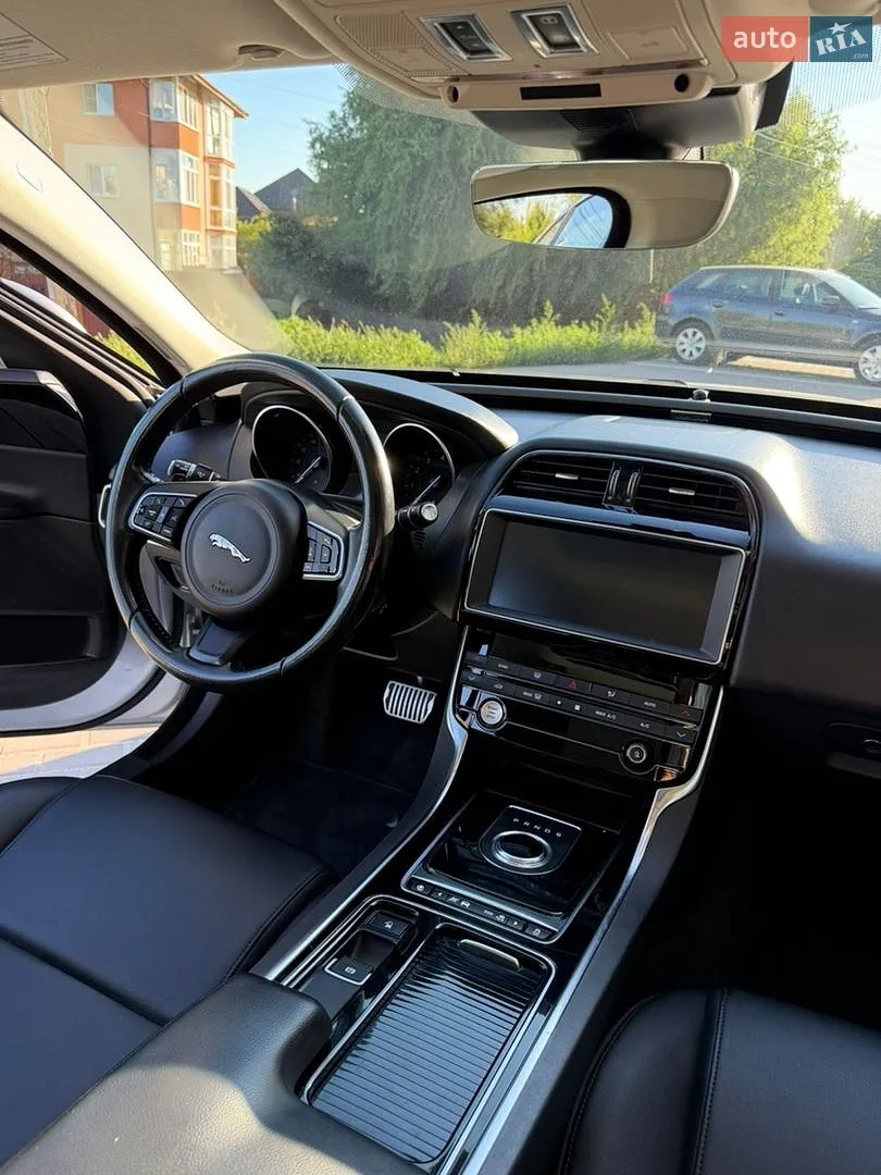 2018 Jaguar XE - мініатюра 17