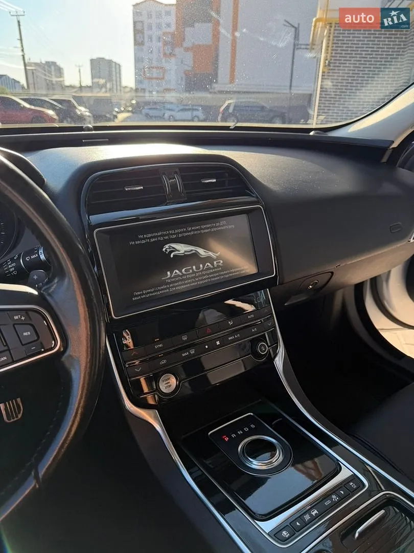 2018 Jaguar XE - мініатюра 19