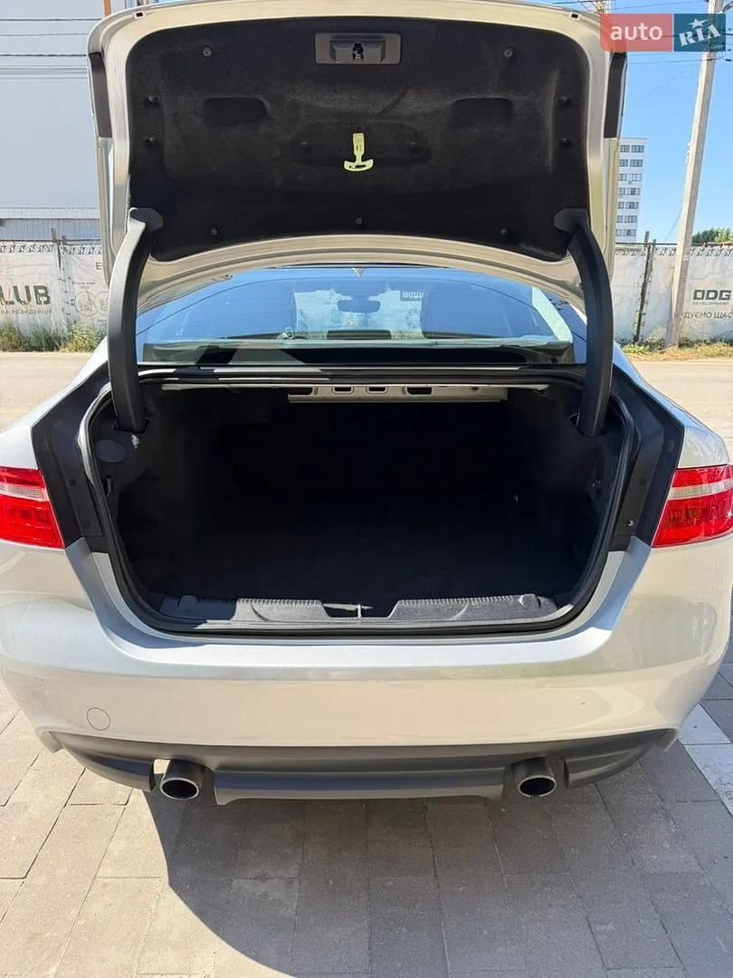 2018 Jaguar XE - мініатюра 21