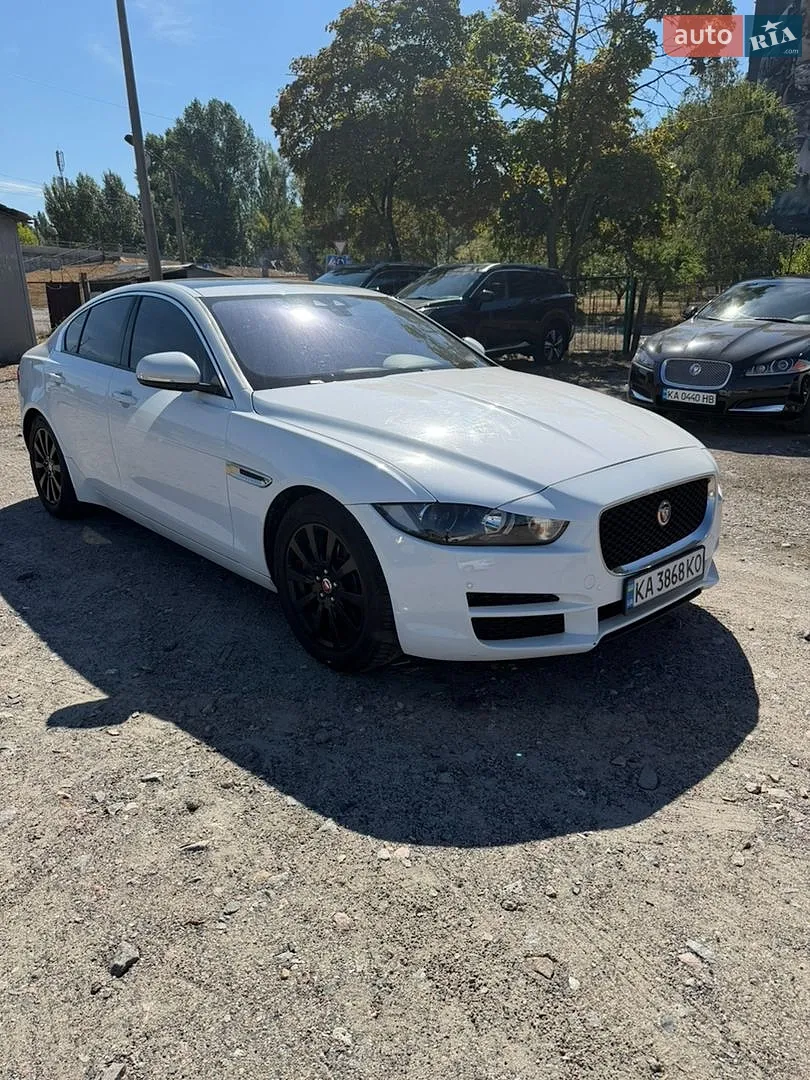 2016 Jaguar XE - мініатюра 3