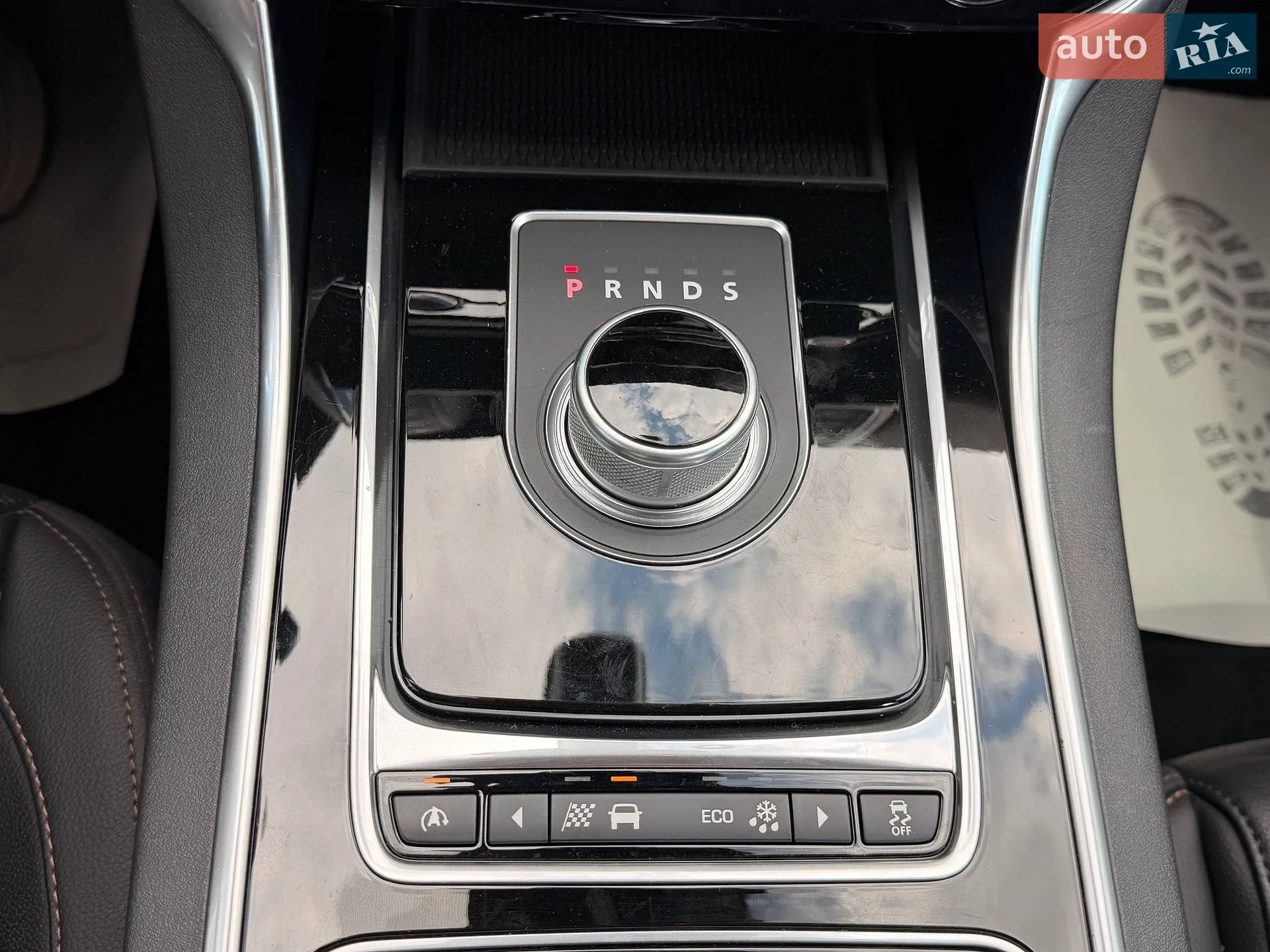 2015 Jaguar XE - мініатюра 26