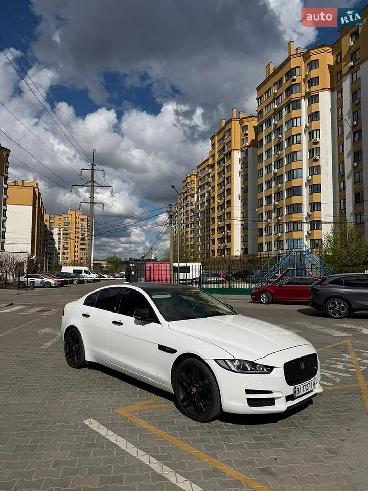 2017 Jaguar XE - мініатюра 16