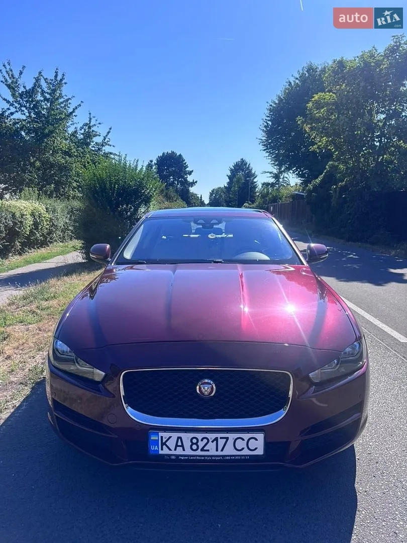 2017 Jaguar XE - мініатюра 4
