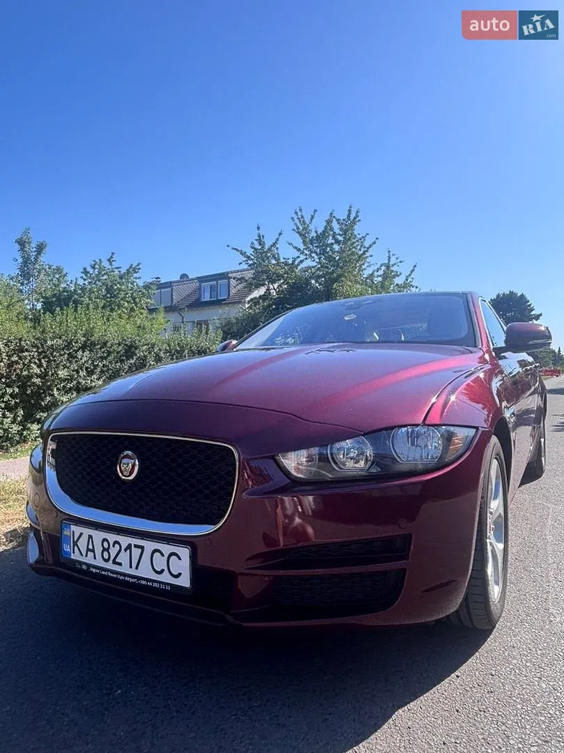 2017 Jaguar XE - мініатюра 3
