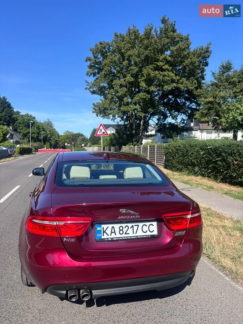 2017 Jaguar XE - мініатюра 2