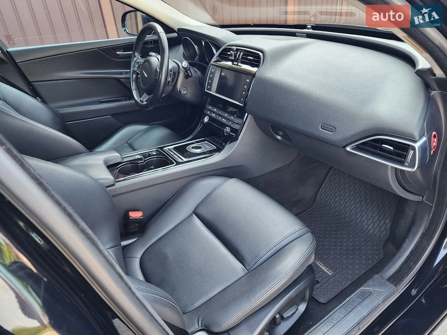 2016 Jaguar XE - мініатюра 23