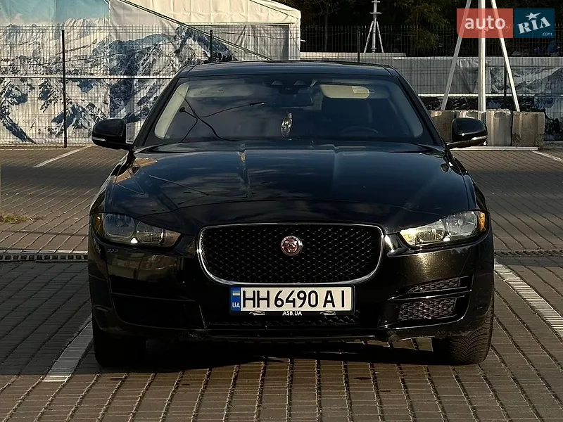 Jaguar XE