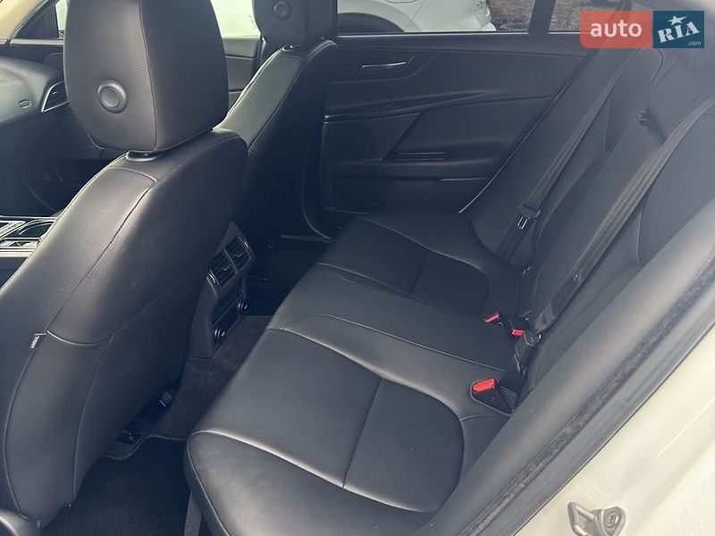 Седан Jaguar XE 2016 в Львові фото 42 Седан Jaguar XE 2016 в Львові