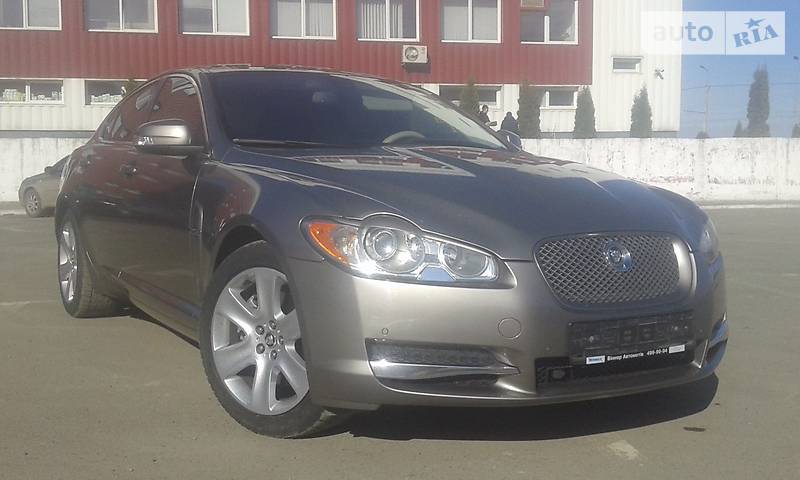 Седан Jaguar XF 2009 в Тернополе