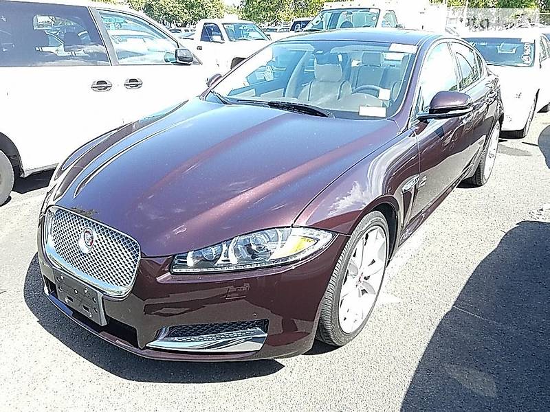Jaguar XF 2015 року