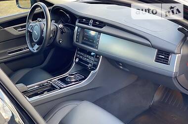 Седан Jaguar XF 2016 в 