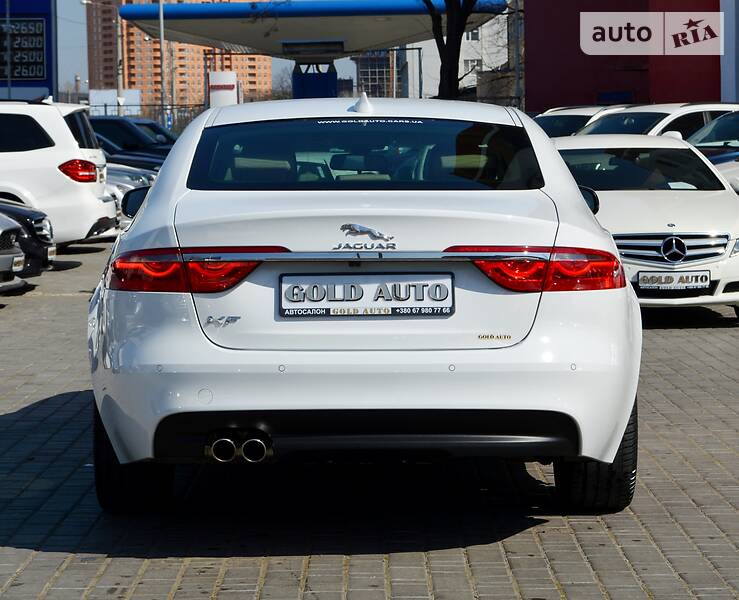 Седан Jaguar XF 2016 в Одесі