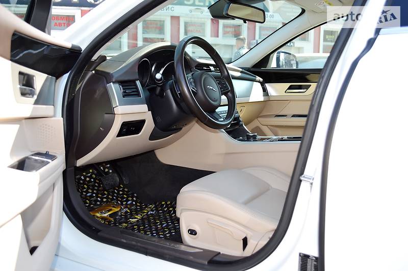Седан Jaguar XF 2016 в Одесі