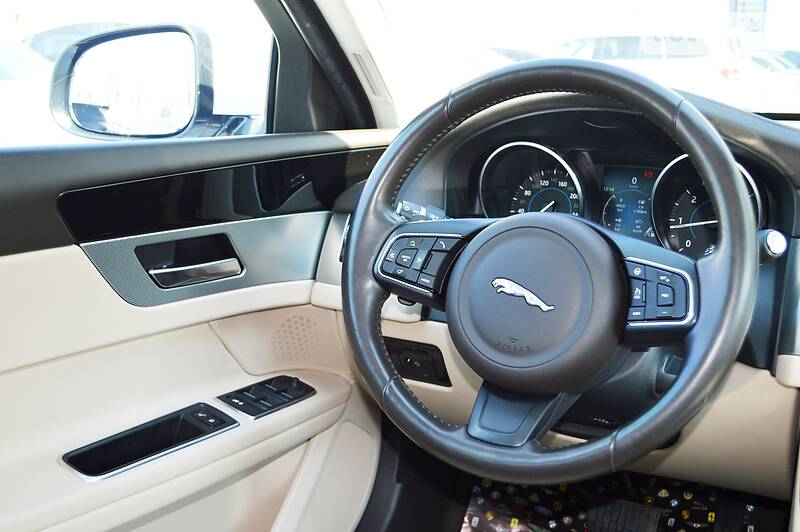 Седан Jaguar XF 2016 в Одесі