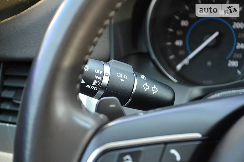 Седан Jaguar XF 2016 в Одесі