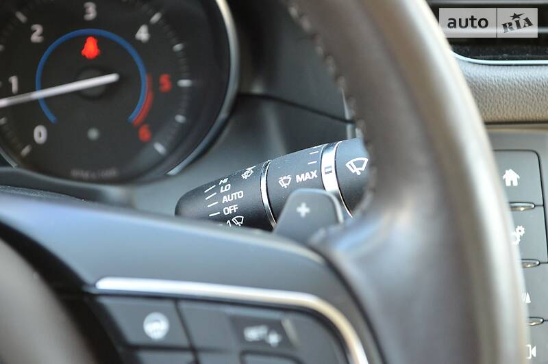 Седан Jaguar XF 2016 в Одесі