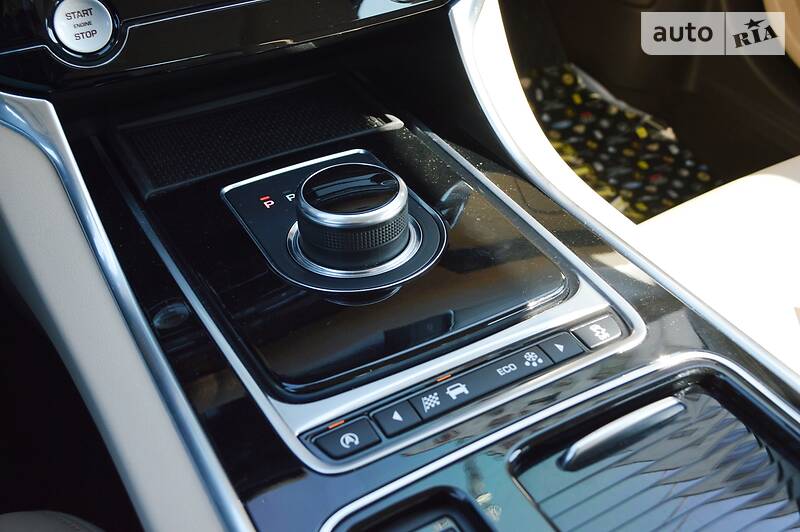 Седан Jaguar XF 2016 в Одесі