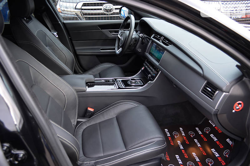 Седан Jaguar XF 2016 в Києві