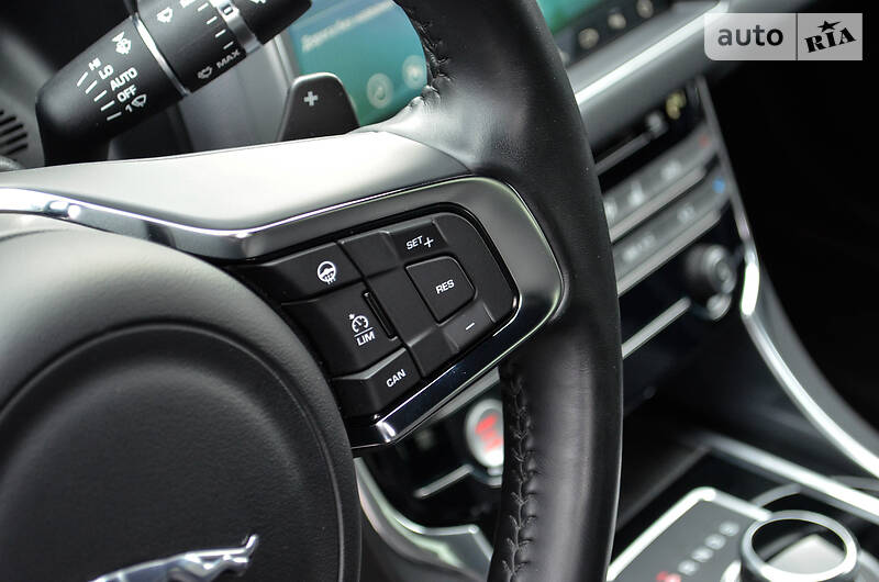 Седан Jaguar XF 2016 в Києві