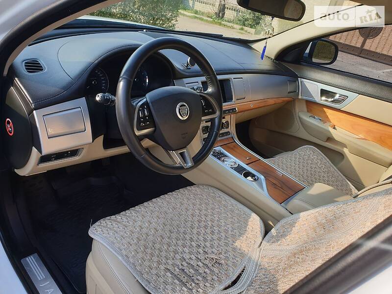 Седан Jaguar XF 2012 в Харкові