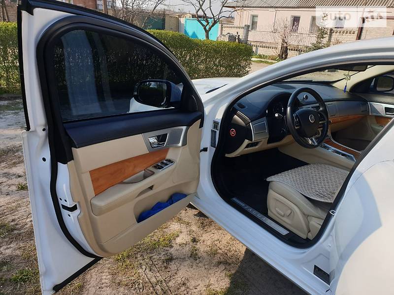 Седан Jaguar XF 2012 в Харкові