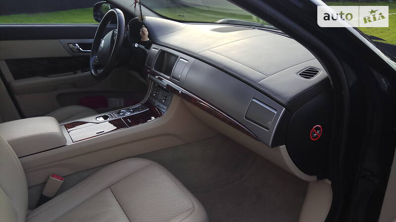 Седан Jaguar XF 2010 в Фастове